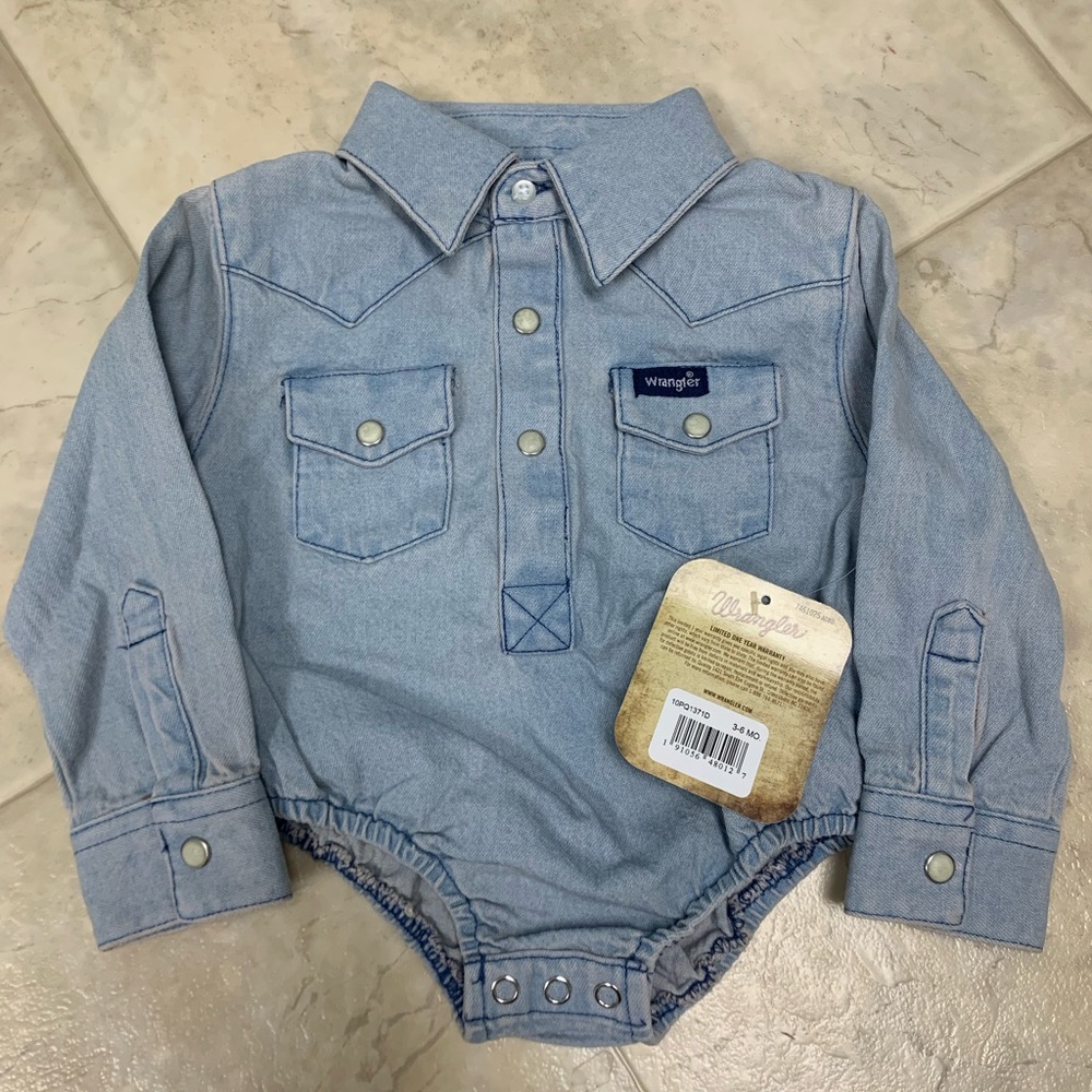 BNWT Wrangler denim onesie. Size 3-6 months